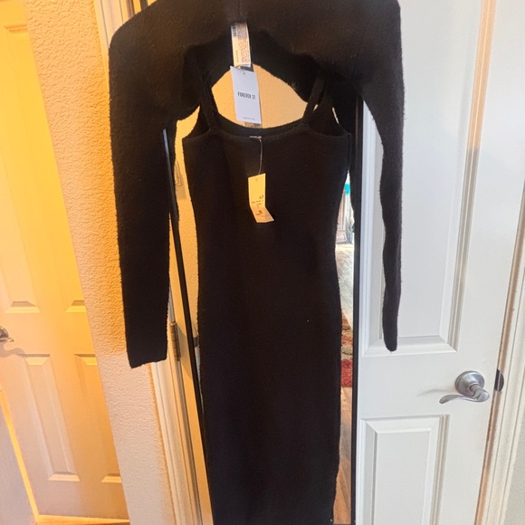⭐️NEW Forever 21 Black 2 pc Long Sleeve Cutout Dress - Picture 8 of 8